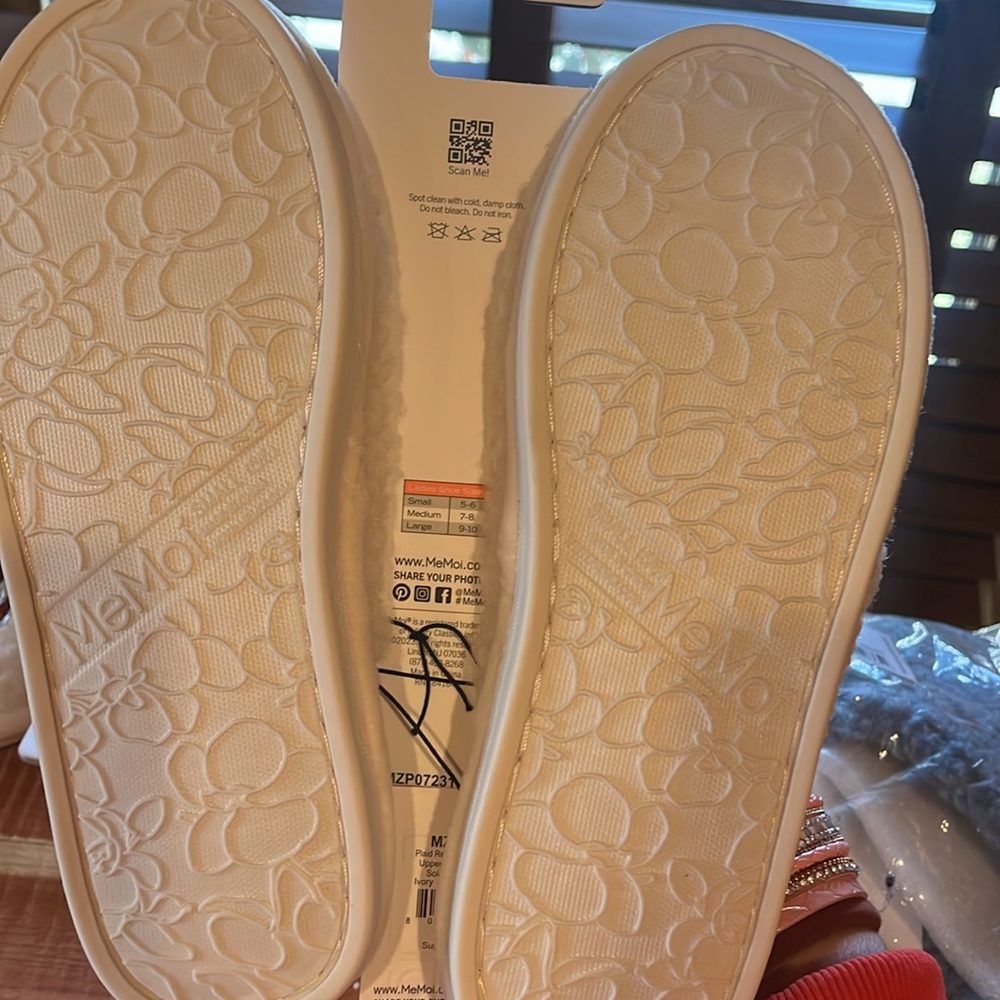 Slippers - Picture 5 of 6